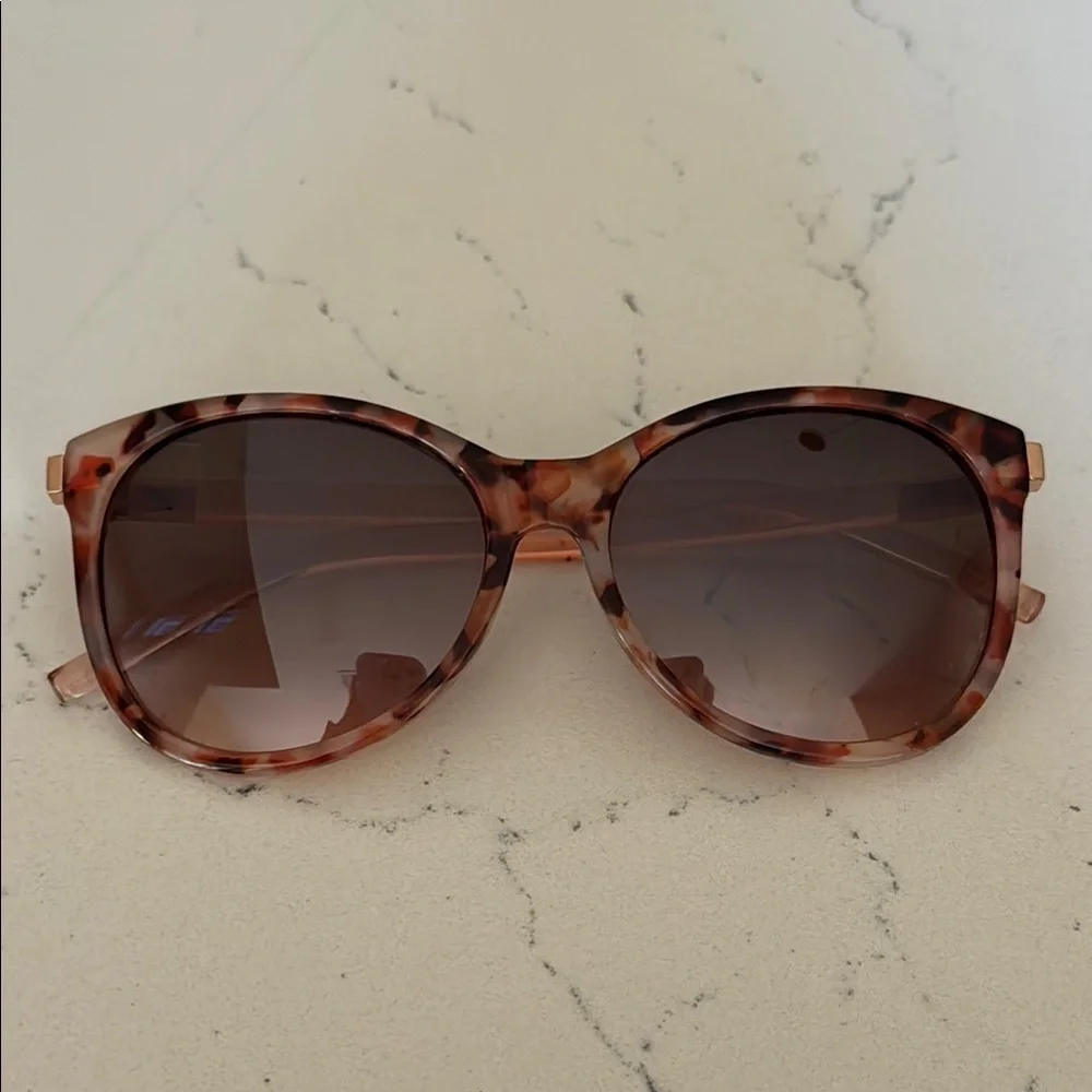 LOFT Outlet Women's Tortoiseshell Sunglasses OS NWOT - Picture 1 of 16